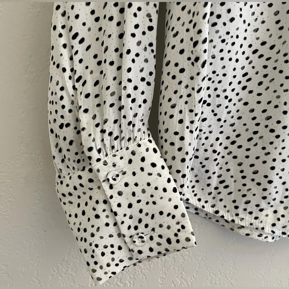 Elegant Black and‎ White Polka Dot Blouse - Picture 4 of 6